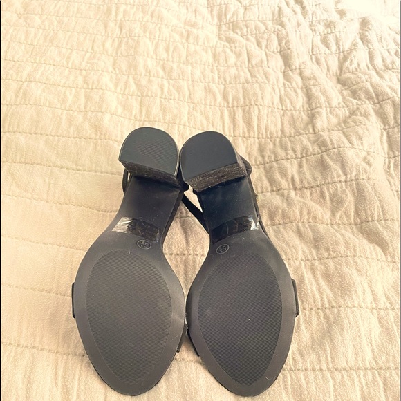 Brand new black high heels. Size 6 Wild Diva - Picture 3 of 4